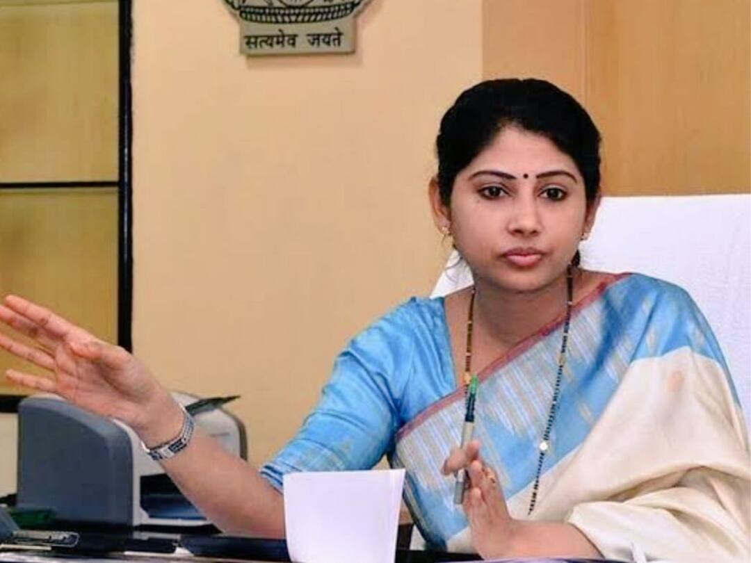 Bilkis Bano Case Smita Sabharwal tweets creates furore Bilkis Bano Case: బిల్కిస్ బానో కేసుపై స్పందించిన స్మిత సబర్వాల్, పొలిటికల్ టర్న్‌ తీసుకున్న ట్వీట్