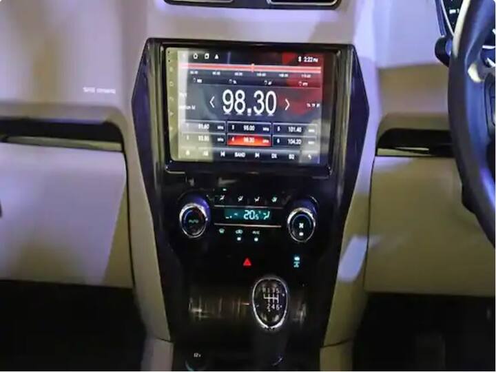 আপনি এই গাড়ির মাঝের সারিতে ক্যাপ্টেন সিটের বিকল্পও পাবেন, যেখানে একটি ৯-সিটার বিকল্পও পাওয়া যাবে। এসইউভি থারে পাওয়া একটি নতুন ডিজেল ইঞ্জিন রয়েছে ক্লাসিকে। সঙ্গে সঙ্গে কম এনভিএইচ ও আরও ভাল লো-এন্ড টর্ক পওয়া যাবে গাড়িতে। এই ইঞ্জিন 130 bhp শক্তি ও 300 Nm টর্ক জেনারেট করে। এই পরিবর্তনগুলি Scorpio Classic-এর অনুরাগীদের খুশি রাখতে পারে । এটা স্পষ্ট যে Scorpio N-এ একটি আধুনিক ইন্টেরিয়র ও আরও ইঞ্জিন বিকল্প রয়েছে৷