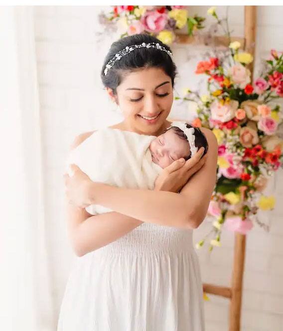 प्रणिता ने कुछ समय पहले बेटी के साथ एक बेहद खूबसूरत फोटोशूट कराया था. बेटी का नाम उन्‍होंने 'अरना' रखा है.