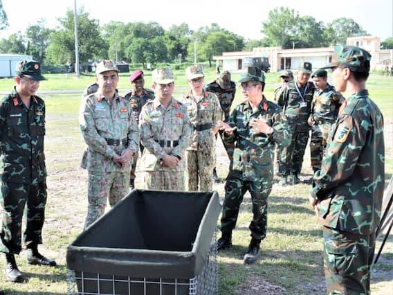 વજ્ર-પ્રહાર: યુએસ આર્મીના ફર્સ્ટ સ્પેશિયલ ફોર્સિસ ગ્રૂપ (SFG) અને સ્પેશિયલ ટેક્ટિક્સ સ્ક્વોડ્રન (STS) ના કમાન્ડો હાલમાં હિમાચલ પ્રદેશના બાકલોહમાં ભારતીય સેનાના પેરા-એસએફ કમાન્ડો સાથે વજ્ર-પ્રહારનો અભ્યાસ કરી રહ્યા છે.