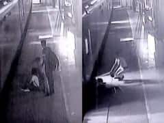 ट्रेन से उतरते समय महिला की जान पर बन आई, RPF जवान ने बचाई जिंदगी, रेलवे ने कहा ऐसा ना करें