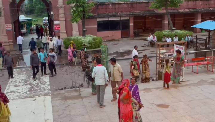 ભક્તો મોટી સંખ્યામાં ઉમટી પડ્યા.