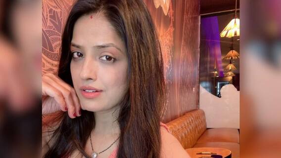 Diya Aur Baati Fame Kanishka Soni ने खुद से की शादी, बोलीं - मर्द की जरूरत नहीं | ENT LIVE