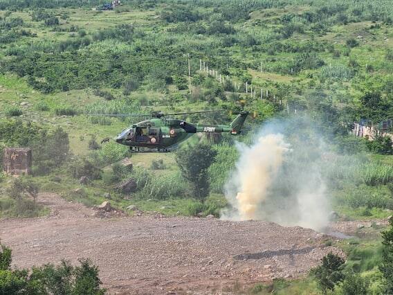 સંરક્ષણ મંત્રાલયે કહ્યું કે બંને દેશોની સેનાઓએ વિયેતનામ-ભારત દ્વિપક્ષીય સૈન્ય અભ્યાસ VINBAX 2022માં પ્રભાવશાળી પ્રદર્શન કર્યું. મેક-ઈન-ઈન્ડિયા અને આત્મનિર્ભર ભારતનું પ્રદર્શન કરવા માટે એક સાધન રજૂ કરવામાં આવ્યું હતું.