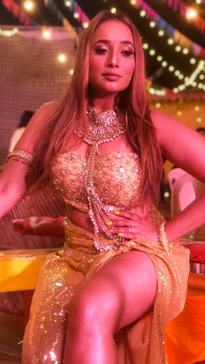 आप इन तस्वीरों में खुद रानी चटर्जी के खिले-खिले नूर को देख सकते हैं. जिसे देखने के बाद फैंस का दिल चूर-चूर हुए जा रहा है.