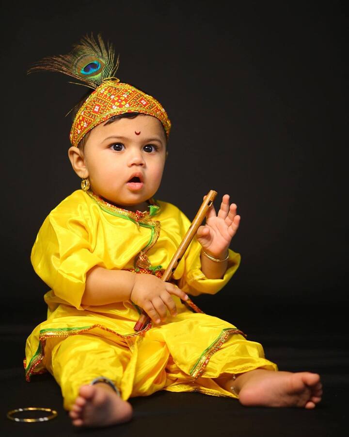 गोकुळाष्टमीनिमित धनश्रीने हे फोटो सोशल मीडियावर शेअर केले आहेत.(फोटो सौजन्य :kadgaonkar_dhanashri/इंस्टाग्राम)
