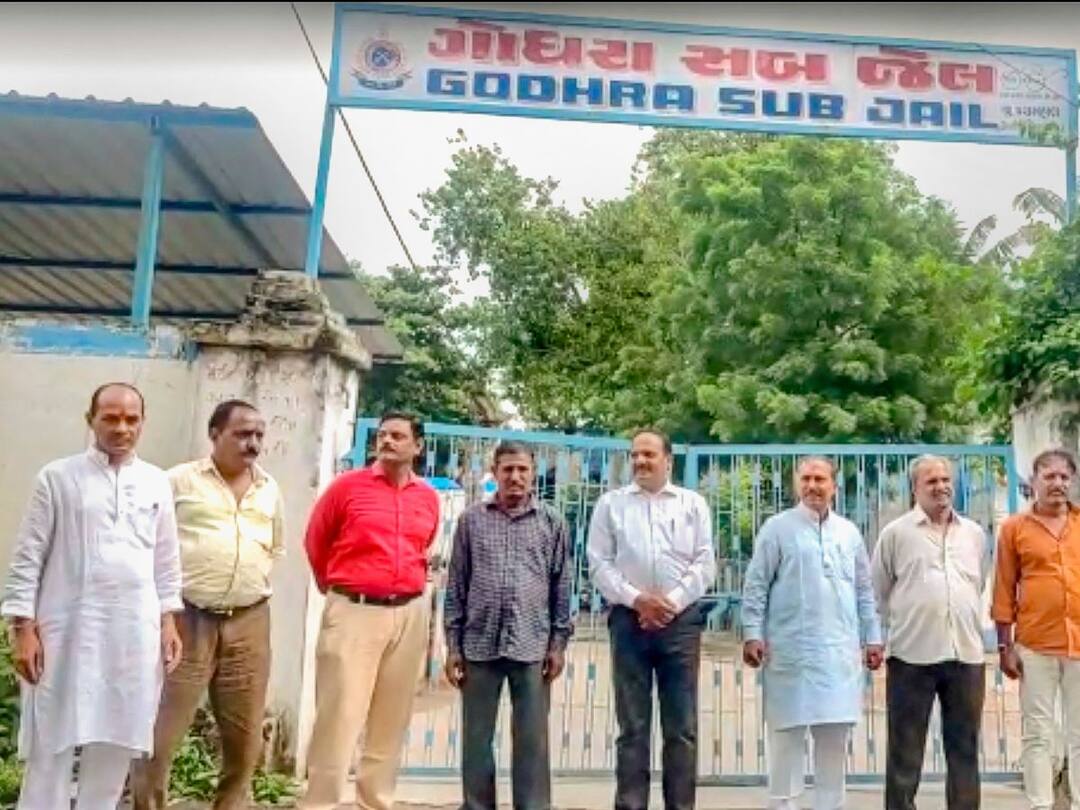 Bilkis Bano Case: వాళ్లు సంస్కారవంతులు, అందుకే విడుదల చేశాం - గుజరాత్ భాజపా ఎమ్మెల్యే కామెంట్స్ Bilkis Bano Case Gujarat BJP MLA Says Some Rapists Are Brahmins Have Good Sanskar Bilkis Bano Case: వాళ్లు సంస్కారవంతులు, అందుకే విడుదల చేశాం - గుజరాత్ భాజపా ఎమ్మెల్యే కామెంట్స్