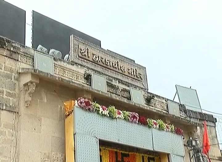 જન્માષ્ટમી નાં રાત્રે ઉત્સવ આરતી માં રાજ્ય નાં મંત્રી પૂર્ણેશ મોદી આવશે. પોલીસ દ્વારા ચાપતો બંદોબસ્ત ગોઠવવામાં આવેલ છે.આ તકે જન્માષ્ટમી નો તહેવાર શાંતિ પૂર્વક પૂર્ણ થાય તે માટે સજ્જ હોય આજે પત્રકારો સમક્ષ પી સી કરી હતી.