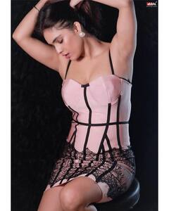 Neha Malik Killer look: पिंक ड्रेस में भोजपुरी एक्ट्रेस नेहा मलिक का कातिलाना अंदाज, अदाएं देख फैंस हुए बेकाबू