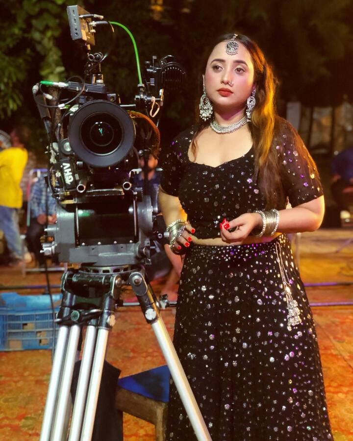 वैसे मानना पड़ेगा रानी चटर्जी ने अपने ऊपर खूब मेहनत की है. खुदको फिट रखने के लिए एक्ट्रेस ने दिन-रात एक कर जिम में खूब पसीना बहाया है.