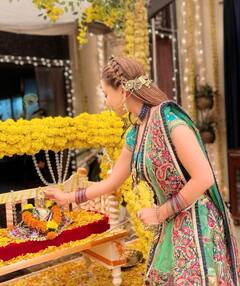 यशोदा मां बन लड्डू गोपाल को पालना झुलाती दिखीं Madalsa Sharma, 'काव्या' ने भव्य अंदाज में मनाई जन्माष्टमी