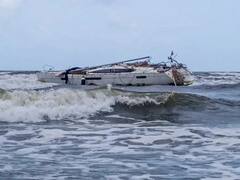 एटीएस ने नौका से हथियार मिलने के मामले में दर्ज की प्राथमिकी, संदिग्ध बोट से मिले थे एके-47 राइफल और कारतूस