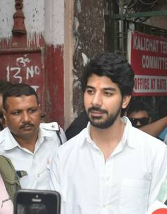 Dobaaraa: মাথায় ওড়না তাপসীর, সাদা পাঞ্জাবিতে পাভেল, কালীঘাটে পুজো দিলেন বলি তারকারা