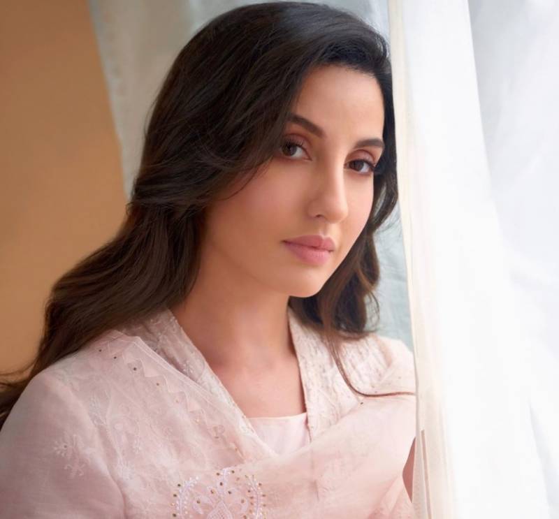 जब स्ट्रगलिंग के दिनों में वेट्रेस बन गई थीं Nora Fatehi, इस वजह से बोली थीं- 'ये आसान नहीं था