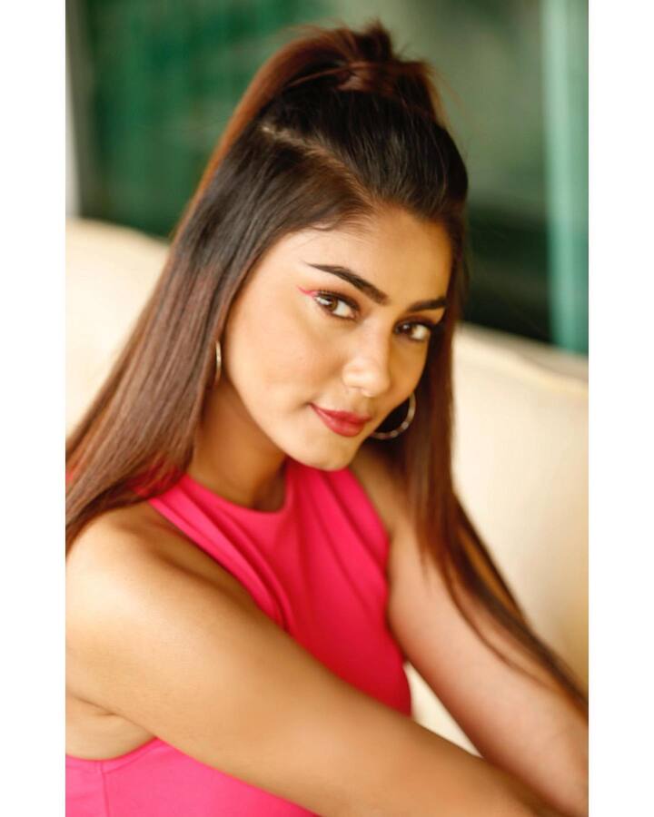 सना मकबूल को आखिरी बार ‘खतरों के खिलाड़ी 11’ (Khatron Ke Khiladi 11) में देखा गया था. उनके खेल को दर्शकों ने काफी पसंद भी किया था.