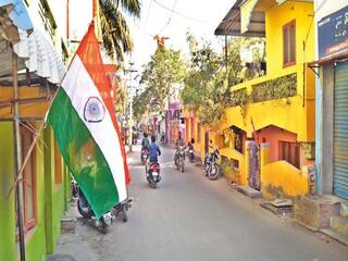 அலட்சியமும், அசட்டையும் வேண்டவே வேண்டாம்... தேசியக்கொடியை இறக்கி பத்திரமாக மடித்து வைக்க வலியுறுத்தல்