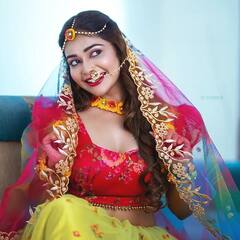 Dharsha Gupta: ராதை உடையில் கலக்கும் தர்ஷா குப்தா!