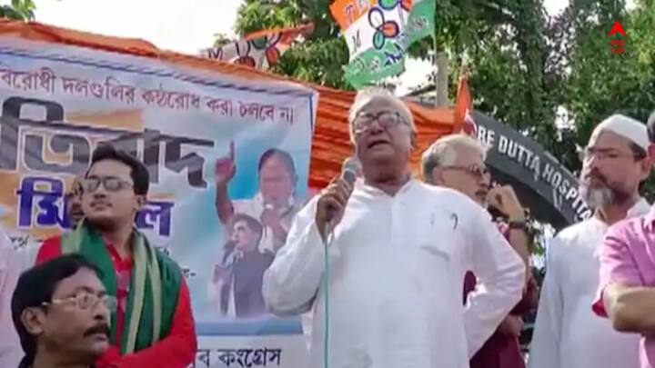 মূলত বিরোধীদের নিশানা করে কী বলেছিলেন  তৃণমূল সাংসদ ?  কামারহাটিতে হুমকি দিয়ে সৌগত রায় বলেন,‘তৃণমূলের সমালোচকদের গায়ের চামড়া দিয়ে পায়ের জুতো তৈরি হবে। তৃণমূলের সব চোর বলে মিছিল করলে পার্টি অফিসে ঢুকে যেতে হবে।'