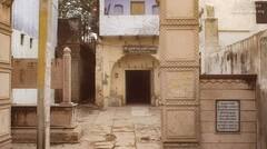 Tulsi Ram Darshan Sthal: वृंदावन का वो मंदिर जहां भगवान कृष्ण ने धारण किया था श्रीराम का रूप, तस्वीरों में जानें इतिहास