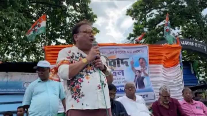 অসিত, কল্যাণ, সৌগতর পর মদন মিত্র। কামারহাটির তৃণমূল বিধায়কের গলাতেও অনুব্রত-বুলি। কামারহাটিতে লাঠি খেলার জন্য তৈরি হোন।  নাম না করে বিরোধীদের হুমকি কামারহাটির তৃণমূল বিধায়কের। সৌগত-র পাশে দাঁড়িয়ে মদন মিত্র  বলেন, ' আমরা সাধারণ মানুষ যদি আমাদের গায়ে একটা আঘাত পড়ে, অন্তত দুটো পাল্টা প্রত্যাঘাত করার জন্য তৈরি হন। দরকার হলে কামারহাটিতে লাঠি খেলার জন্য তৈরি হন। প্রত্যেকটা মোড়ে মোড়ে লাঠি খেলার আখড়া তৈরি করুন। আমি মদন মিত্র লাঠি সাপ্লাই দেব।'