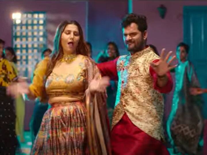 sapna choudhary khesari lal yadav haryanvi song matak matak song out, watch video Matak Matak Song: सपना चौधरी के नए हरियाणवी गाने में खेसारी लाल ने किया जोरदार डांस, खूब पसंद किया जा रहा है 'मटक मटक' सॉन्ग