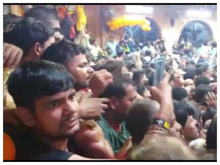 Mathura: Two Die Of Asphyxia At Overcrowded Banke Bihari Temple During Janmashtami Celebrations Mathura: Two Die Of Asphyxia At Overcrowded Banke Bihari Temple During Janmashtami Celebrations