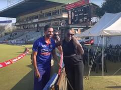 ‘आप बहुत क्यूट हैं, क्या मैं आपको टच कर सकती हूं’ चाहर पर फिदा हुई जिम्बाब्वे की फीमेल फैन, देखें वीडियो