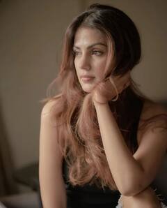Rhea Chakraborty Photos: ਯਾਦਾਂ 'ਚ ਖੋਈ-ਖੋਈ ਨਜ਼ਰ ਆ ਰਹੀ ਐ ਰਿਆ ਚੱਕਰਵਰਤੀ, ਅਦਾਕਾਰਾ ਨੇ ਕਿਹਾ- ਅੱਛੇ ਦਿਨ ਆਉਣੇ ਵਾਲੇ ਹੈ....