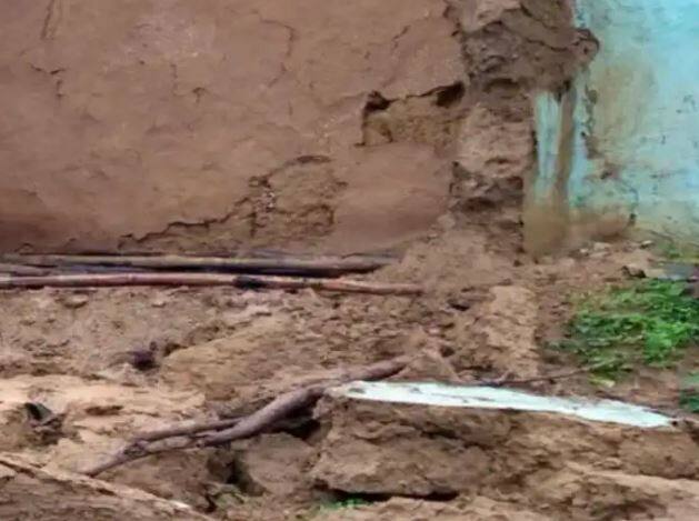 landslide in jammu kashmir : Udhampur due to mud house collapsed two Children killed Jammu Kashmir : ਊਧਮਪੁਰ 'ਚ ਜ਼ਮੀਨ ਖਿਸਕਣ ਕਾਰਨ ਡਿੱਗਿਆ ਮਿੱਟੀ ਦਾ ਘਰ, ਮਲਬੇ 'ਚ ਦਬਣ ਕਾਰਨ 2 ਬੱਚਿਆਂ ਦੀ ਮੌਤ