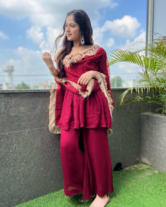 Jannat Zubair ने ट्रेडिशनल ड्रेस में ढाया कहर, खूबसूरती पर दिल हार बैठेंगे आप