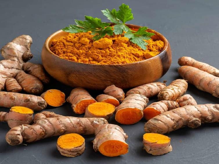 You  Can’t Ignore The Health Benefits of This Miraculous Ingredient Present in Turmeric Health Tips : பாரம்பரிய மஞ்சள் பயன்பாடும் அதன் மருத்துவ குணங்களும்