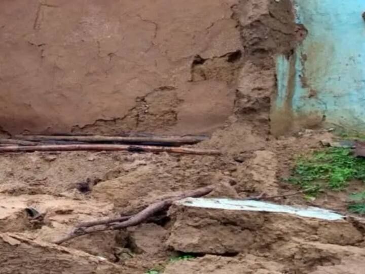 Landslide in Jammu Kashmir Udhampur due to mud house collapsed two children killed Jammu Kashmir: ऊधमपुर में भूस्खलन से मिट्टी का मकान ढहा, मलबे में दबने से 2 बच्चों की मौत