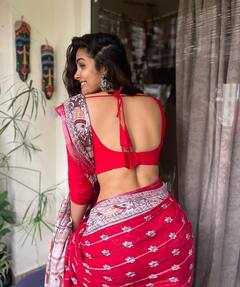 Divi Vadthya: చీరలో అందాల విందు చేస్తున్న బిగ్‌బాస్ దివి