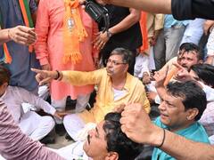 प्रदेश की कानून व्यवस्था को लेकर BJP का प्रदर्शन, सतीश पूनिया और राज्यवर्धन सिंह ने दी गिरफ्तारी