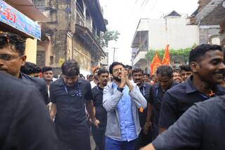 Aditya Thackeray : 33 देशांनी तुमच्या क्रांतीची नाही, गद्दारीची दखल घेतली, आदित्य ठाकरे बरसले!
