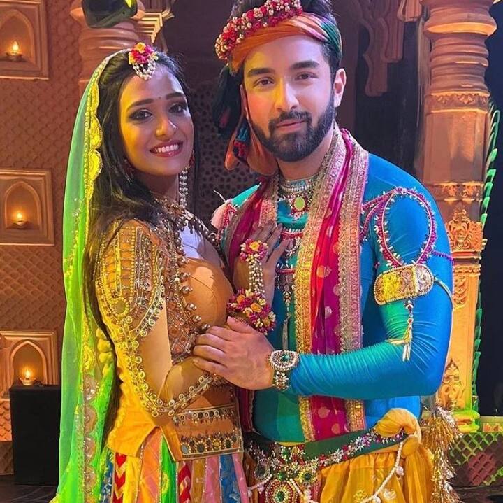 भाग्य लक्ष्मी (Bhagya Lakshmi)- जी टीवी शो ‘भाग्य लक्ष्मी’ को दर्शक पसंद कर रहे हैं. इस शो को टीआरपी की लिस्ट में 2 रेटिंग मिली है.