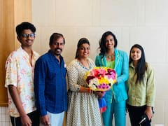 మంత్రి రోజాతో బ్యాడ్మింటన్ స్టార్ పీవీ సింధు లంచ్