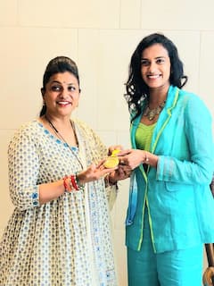 మంత్రి రోజాతో బ్యాడ్మింటన్ స్టార్ పీవీ సింధు లంచ్