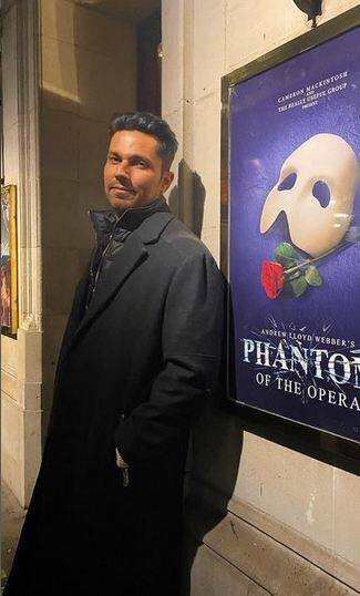 ਕਰੀਬ 32 ਸਾਲਾਂ ਤੋਂ ਫਿਲਮੀ ਦੁਨੀਆ 'ਚ ਸਰਗਰਮ ਰਹੇ ਰਣਦੀਪ ਹੁੱਡਾ ਕਦੇ ਸਰਦਾਰ ਬਣੇ ਤੇ ਕਦੇ ਸਰਬਜੀਤ ਦਾ ਕਿਰਦਾਰ ਨਿਭਾਅ ਚੁੱਕੇ ਹਨ ਤੇ ਹੁਣ ਵੀਰ ਸਾਵਰਕਰ ਦੇ ਕਿਰਦਾਰ 'ਚ ਨਜ਼ਰ ਆਉਣਗੇ।