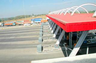 Pimpalgaon Toll : पिंपळगाव टोलनाका पुन्हा चर्चेत, ताफा अडवला, कर्मचारी थेट नाशिक पोलीस अधीक्षकांनाच भिडला!