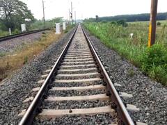 Madurai: தண்டவாளத்தில் சிதறி கிடந்த இரு உடல்கள் - ரயில்வே போலீஸ் விசாரணை