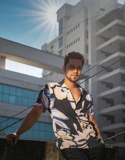 ਰਣਦੀਪ ਸਕ੍ਰੀਨ 'ਤੇ ਵੱਖ-ਵੱਖ ਭੂਮਿਕਾਵਾਂ 'ਚ ਨਜ਼ਰ ਆਏ। ਫਿਲਮ 'ਰੰਗਰਸੀਆ' 'ਚ ਬੇਹੱਦ ਬੋਲਡ ਕਿਰਦਾਰ ਨਿਭਾ ਕੇ ਲਾਈਮਲਾਈਟ 'ਚ ਰਹੇ।