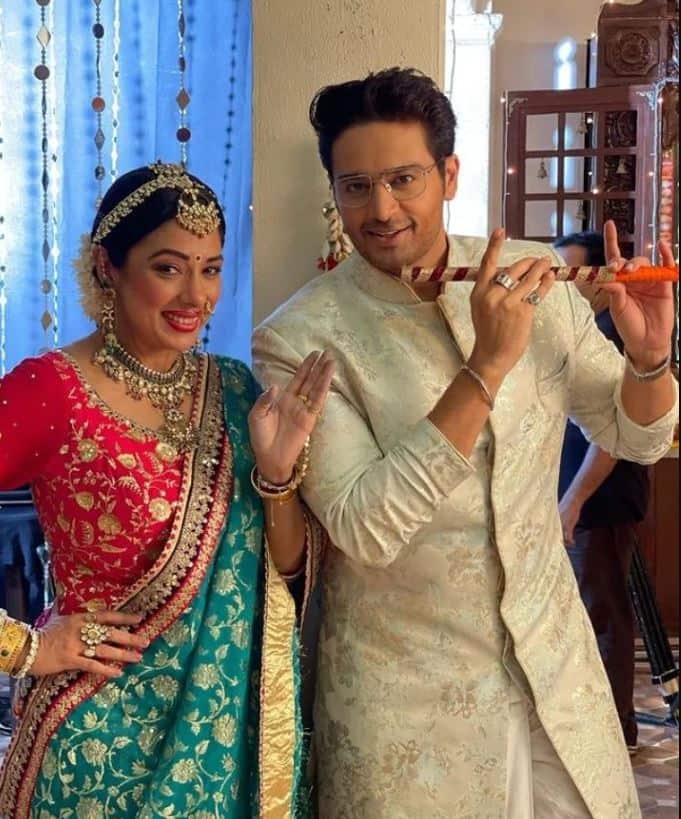 अनुपमा (Anupamaa)- स्टार प्लस का शो ‘अनुपमा’ हमेशा की तरह टीआरपी की लिस्ट में नंबर वन पर बना हुआ है. रुपाली गांगुली (Rupali Ganguly) और गौतम खन्ना (Gautam Khanna) स्टारर इस शो को 3 रेटिंग मिली है.