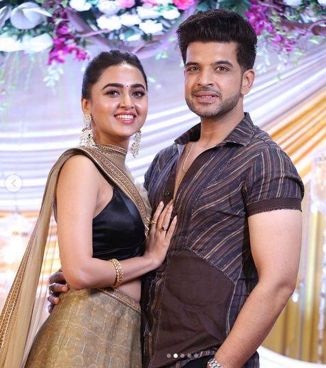 'ਬਿੱਗ ਬੌਸ 15' ਵਿੱਚ ਉਸ ਦੀ ਰਣਨੀਤੀ ਅਤੇ ਗੇਮ ਪਲਾਨ ਨੇ ਵੀ ਸਾਰਿਆਂ ਨੂੰ ਹੈਰਾਨ ਕਰ ਦਿੱਤਾ। ਮਰਾਠਾ ਪਰਿਵਾਰ ਨਾਲ ਸਬੰਧ ਰੱਖਣ ਵਾਲੀ ਤੇਜਸਵੀ ਪ੍ਰਕਾਸ਼ ਨੇ ਸ਼ਾਸਤਰੀ ਸੰਗੀਤ ਦੀ ਸਿਖਲਾਈ ਪ੍ਰਾਪਤ ਕੀਤੀ ਹੈ। ਜਾਣੋ ਟੀਵੀ ਅਦਾਕਾਰਾ ਤੇਜਸਵੀ ਪ੍ਰਕਾਸ਼ ਦੀ ਵਿਦਿਅਕ ਯੋਗਤਾ।