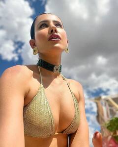उफ्फ! Sonnalli Seygall ने एक बार बिकिनी लुक से लगाई आग, वायरल हो गई ऐसी-ऐसी तस्वीरें