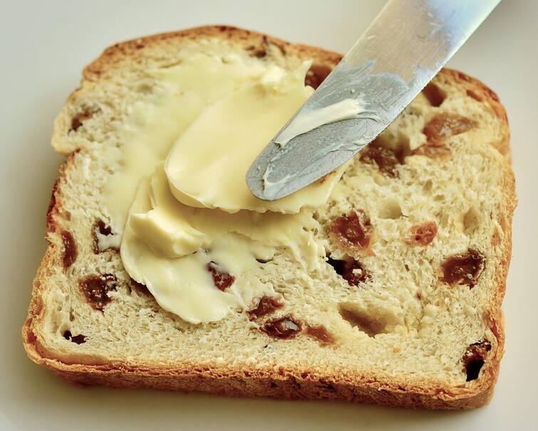 Health tips these damages can happen to health by eating bread and disadvantages of eating bread Health tips: શું આપ નિયમિત વ્હાઇટ બ્રેડનું કરો છો સેવન, મેદસ્વીતા સાથેના તેના આ  છે નુકસાન