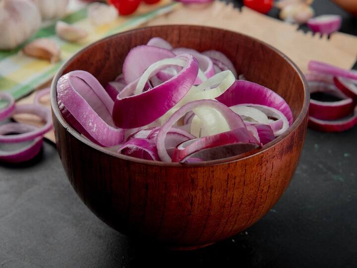 Kitchen Tips tandoori pyaz Salad Recipe Easy Recipe in hindi Kitchen Tips: लंच के साथ सर्व करें तंदूरी प्याज का सलाद! जानें इसकी आसान रेसिपी