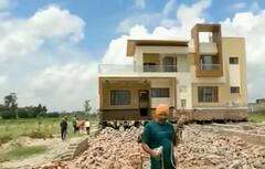 Delhi-Katra Expressway: ਸੰਗਰੂਰ ਦੇ ਕਿਸਾਨ ਨੇ ਹਾਈਵੇਅ ਦੇ ਰਸਤੇ 'ਚ ਆਏ ਆਪਣੇ 2 ਮੰਜ਼ਿਲਾ  ਮਕਾਨ ਨੂੰ 500 ਫੁੱਟ ਦੂਰ ਖਿਸਕਾਇਆ, ਵੇਖੋ ਵੀਡੀਓ