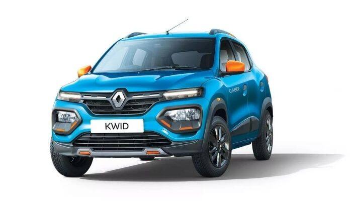 Kwid গাড়িতে রয়েছে প্রিমিয়াম ইন্টিরিয়র ডিজাইন। নতুন লুকের স্টিয়ারিং হুইল এবং একটি ডিজিটাল ক্লাস্টার ইন্সট্রুমেন্ট রয়েছে এই গাড়িতে। এছাড়াও রয়েছে একটি ৮ ইঞ্চির টাচস্ক্রিন। এর সঙ্গে রয়েছে অ্যাপেল কারপ্লে এবং অ্যান্ড্রয়েড অটো কানেক্টিভিটি। এছাড়া ও রয়েছে রেয়ার ক্যামেরা সেনসর, ডুয়াল এয়ারব্যাগ, electrically adjustable ORVM, এলইডি টেলল্যাম্প এবং আরও অনেক কিছু।