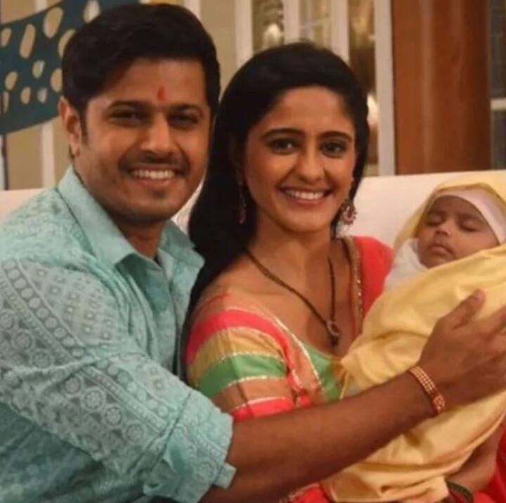 गुम है किसी के प्यार में (Ghum Hai Kisikey Pyaar Meiin)- स्टार प्लस का शो ‘गुम है किसी के प्यार में’ शो ने सेकेंड पॉजिशन हासिल की है. इसे टीआरपी रेटिंग में 2.4 मिले हैं.